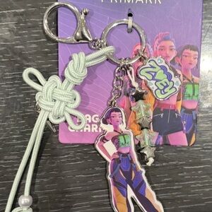 K-POP DEMON HUNTERS ZOEY TRAVEL DANGLE BAG CHARM KEYRING NEW PRIMARK EXCLUSIVE